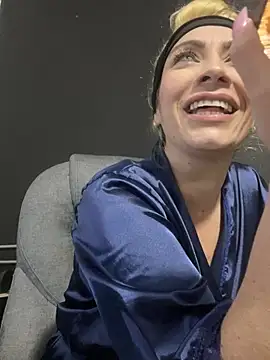 viktoria davis  online show from 18, 3, 2025