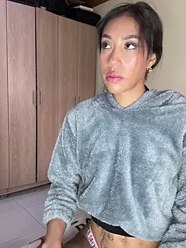 zoe storm online show from 25, 3, 2026