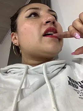 Snapshot of tania_23 chatting on 15, 2, 2025 tania 23 online show from 15, 2, 2025