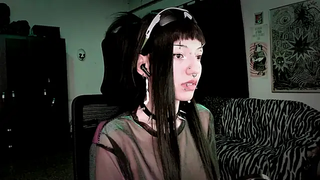 roxy toxic online show from 25, 3, 2026