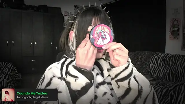 Snapshot of roxy_toxic chatting on 8, 7, 2026 roxy toxic online show from 8, 7, 2026