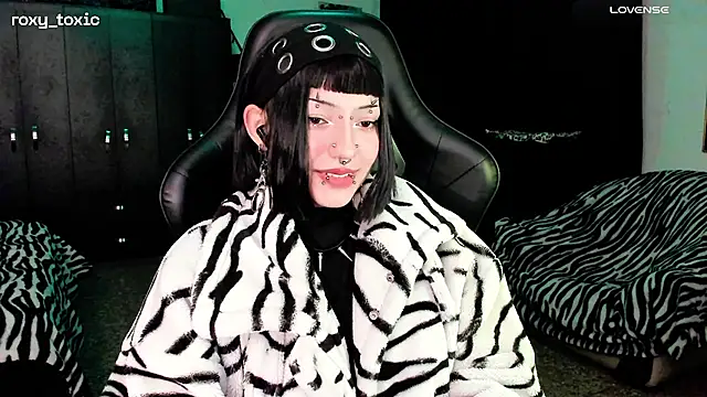 roxy toxic online show from 13, 11, 2025