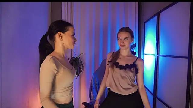 Snapshot of katt__y chatting on 8, 2, 2025 katt y online show from 8, 2, 2025