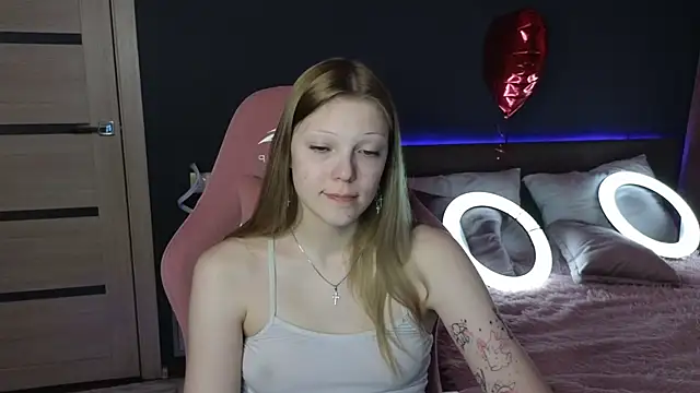 MiaWhisper online show from 24, 2, 2025