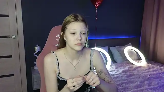 MiaWhisper online show from 6, 3, 2025