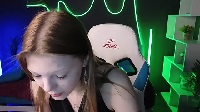 MiaWhisper online show from 3, 2, 2025