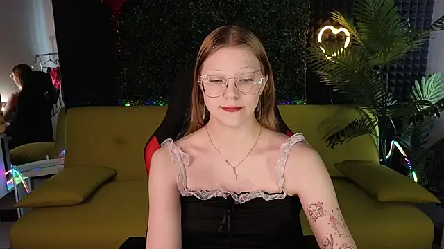 MiaWhisper online show from 28, 2, 2025