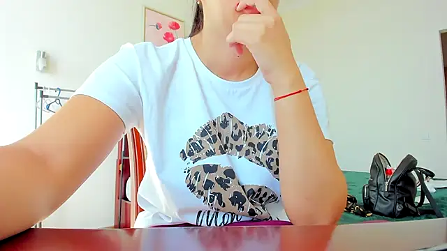 Tianiaa online show from 18, 9, 2025