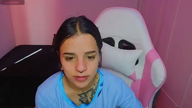 Nicole Foxx  online show from 4, 6, 2026