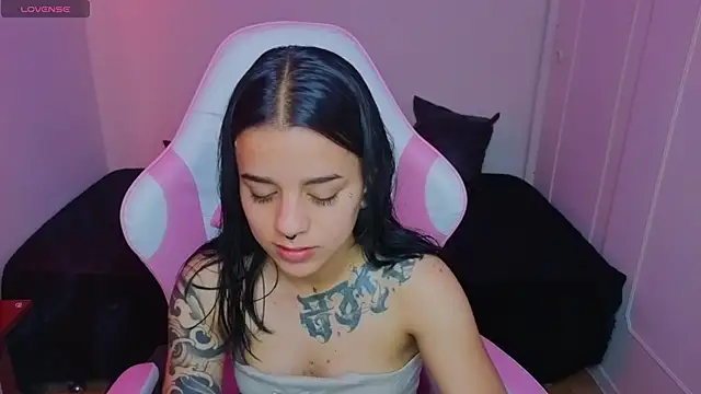 Nicole Foxx  online show from 1, 6, 2026