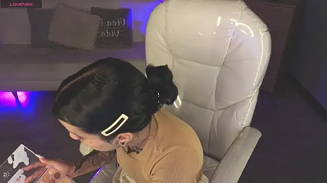 Nicole Foxx  online show from 13, 2, 2026