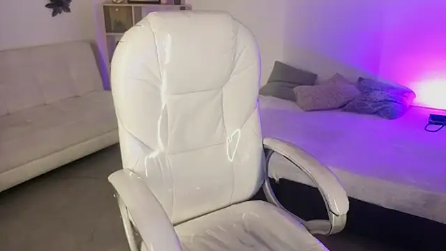 Nicole Foxx  online show from 25, 10, 2025