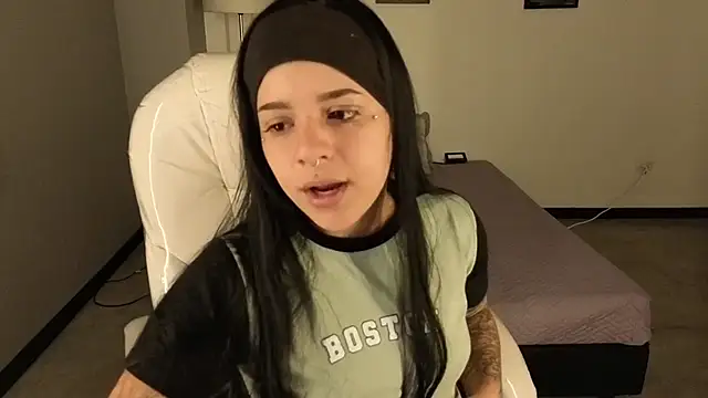 Nicole Foxx  online show from 6, 10, 2025