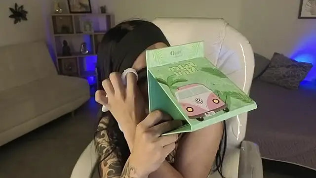 Nicole Foxx  online show from 12, 10, 2025