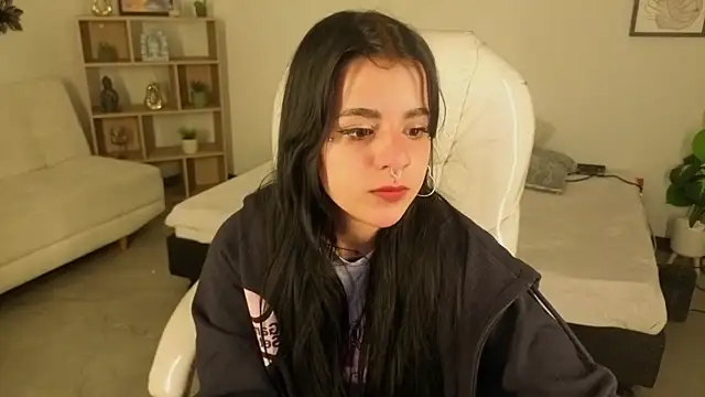 Nicole Foxx  online show from 28, 10, 2025