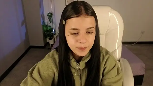 Nicole Foxx  online show from 9, 10, 2025