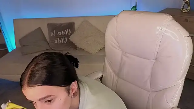 Nicole Foxx  online show from 13, 3, 2026