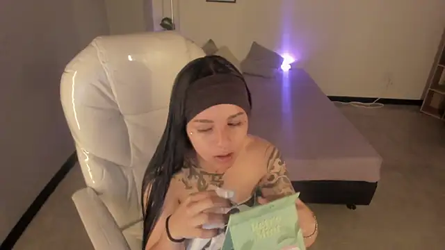 Nicole Foxx  online show from 30, 9, 2025