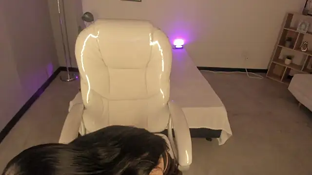 Nicole Foxx  online show from 11, 9, 2025