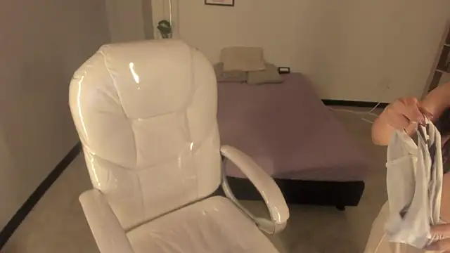 Nicole Foxx  online show from 15, 9, 2025