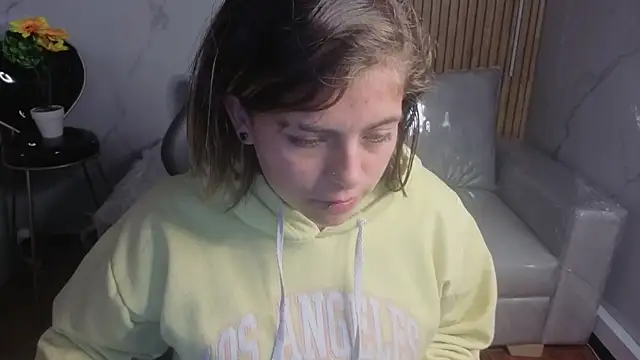 Kitten Cam online show from 4, 3, 2026