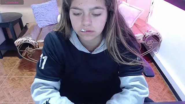 Kitten Cam online show from 8, 10, 2025