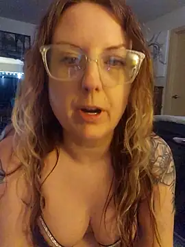 TattedMamaXOXO online show from 19, 2, 2025