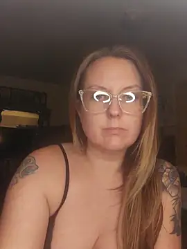 TattedMamaXOXO online show from 3, 3, 2025