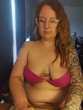 Snapshot of TattedMamaXOXO chatting on 31, 7, 2026 TattedMamaXOXO online show from 31, 7, 2026