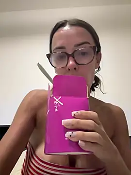 Snapshot of SexySophiaax chatting on 19, 5, 2026 SexySophiaax online show from 19, 5, 2026