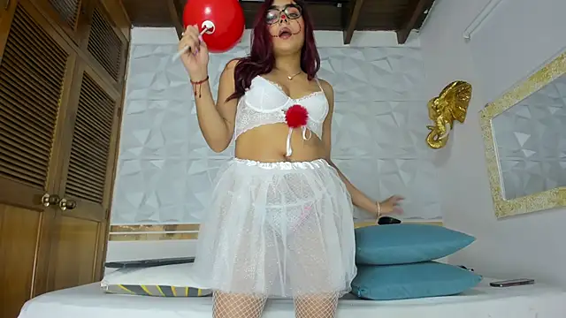 Sara Collinnss online show from 31, 10, 2025