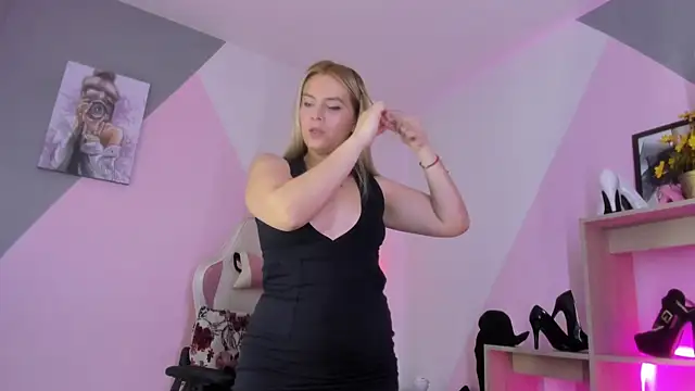 RayaCarr  online show from 22, 10, 2025