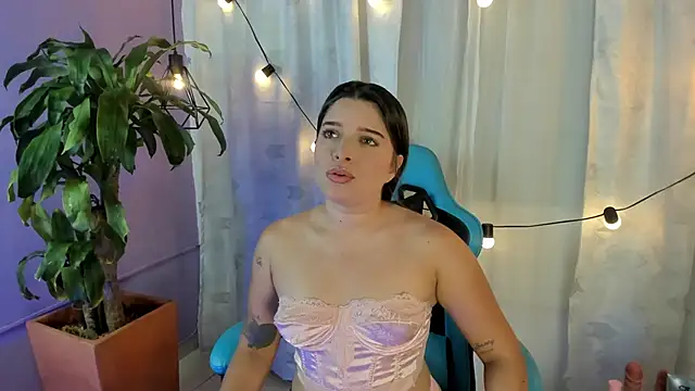 Lia little18 online show from 12, 6, 2026