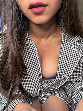 Snapshot of Sofia3393 chatting on 3, 5, 2026 Sofia3393 online show from 3, 5, 2026