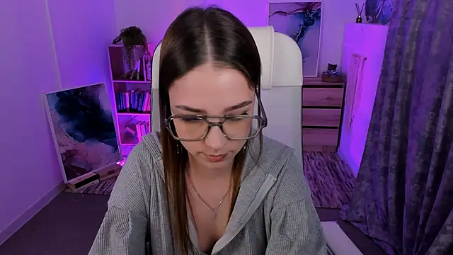 PamBeesly online show from 24, 2, 2025