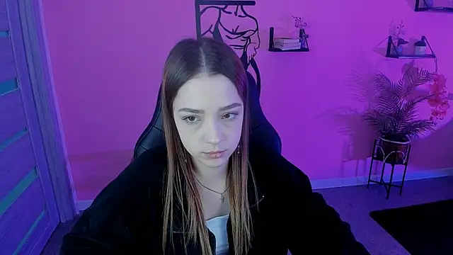 PamBeesly online show from 22, 3, 2025