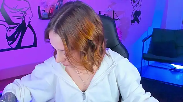 PamBeesly online show from 4, 10, 2025