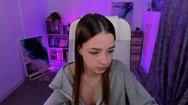 PamBeesly online show from 24, 2, 2025