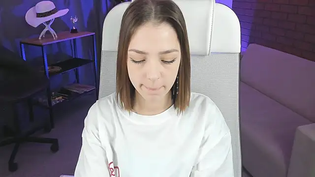 PamBeesly online show from 10, 1, 2026