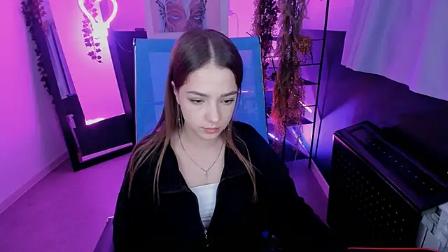 PamBeesly online show from 8, 3, 2025