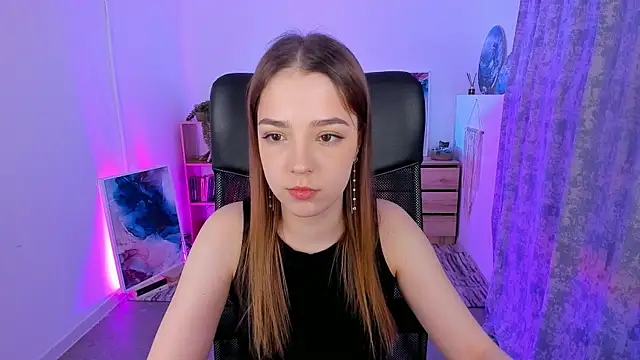 PamBeesly online show from 18, 3, 2025