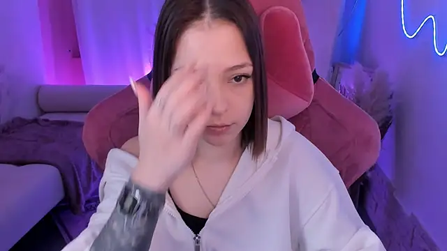 PamBeesly online show from 21, 12, 2025