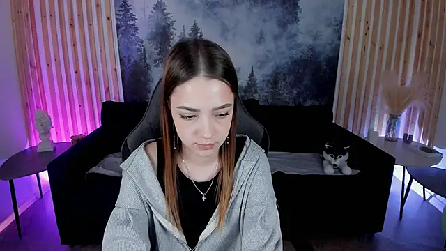 PamBeesly online show from 14, 3, 2025