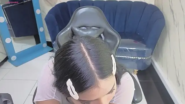 Snapshot of Paulette_v chatting on 20, 11, 2025 Paulette v online show from 20, 11, 2025