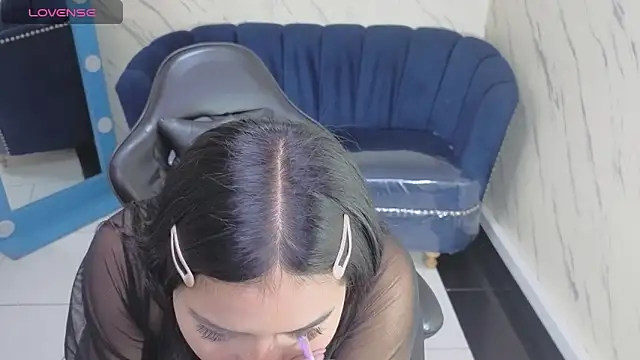 Snapshot of Paulette_v chatting on 24, 11, 2025 Paulette v online show from 24, 11, 2025