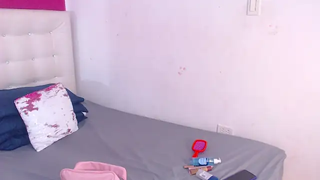 Snapshot of tinyy_whore18 chatting on 27, 10, 2025 tinyy whore18 online show from 27, 10, 2025