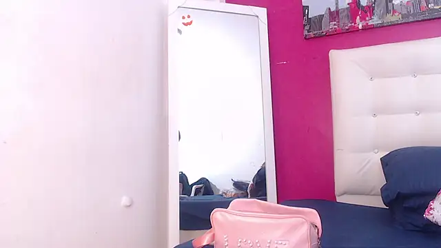 Snapshot of tinyy_whore18 chatting on 18, 11, 2025 tinyy whore18 online show from 18, 11, 2025