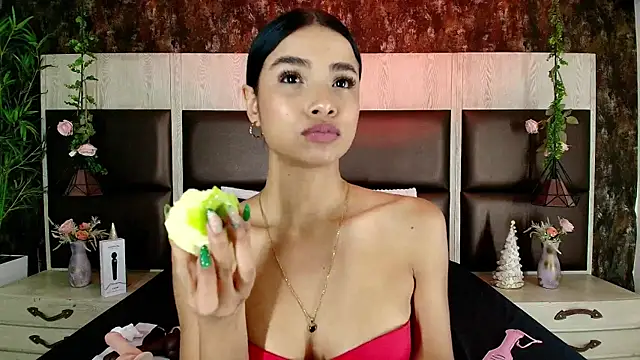 Bella Smiith  online show from 19, 12, 2025