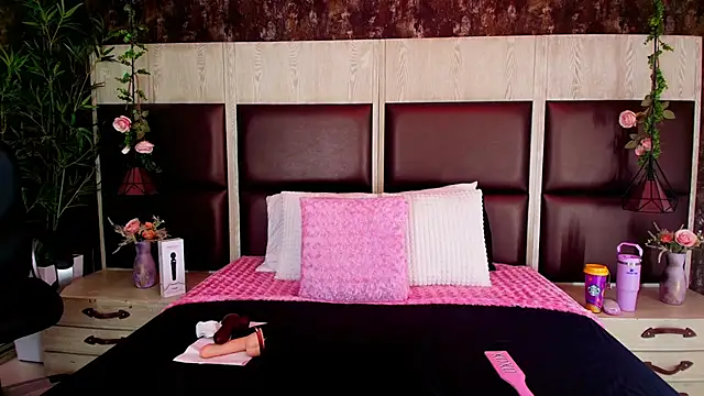 Bella Smiith  online show from 8, 11, 2025