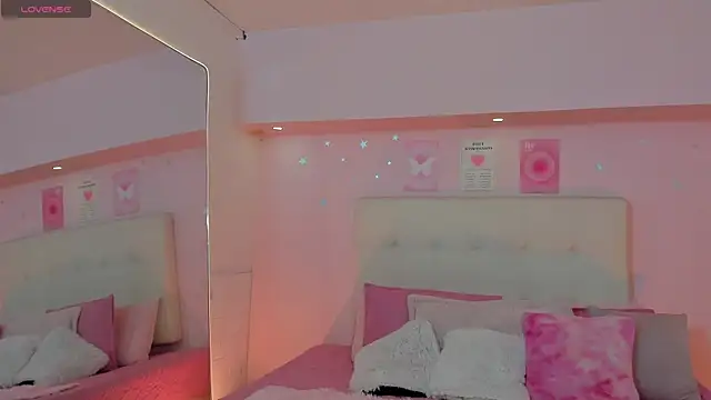 ScarlettDreamss7 online show from 14, 4, 2026